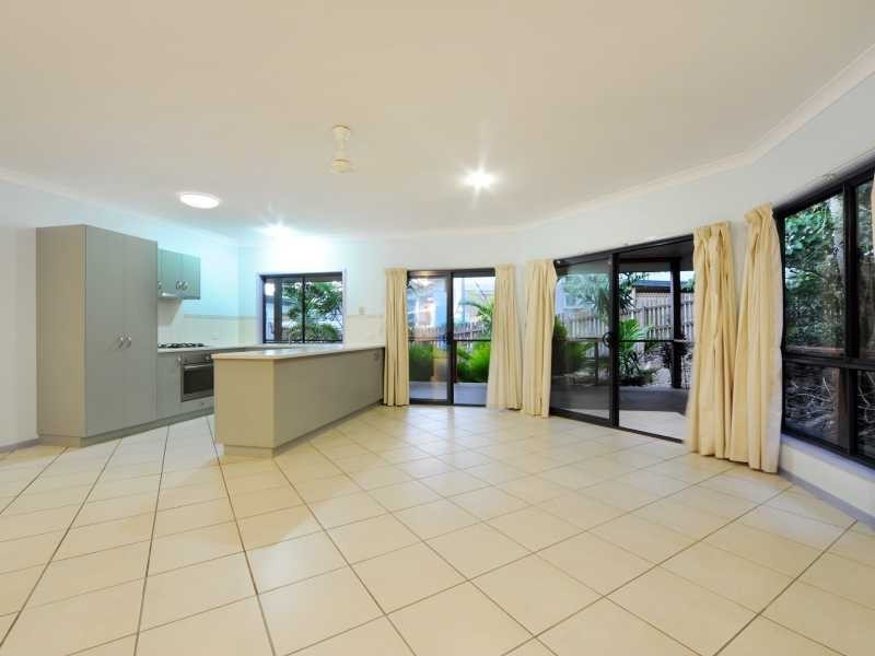 Unit 1 & 2/9 Deloraine Close, Cannonvale QLD 4802