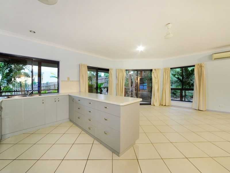 Unit 1 & 2/9 Deloraine Close, Cannonvale QLD 4802