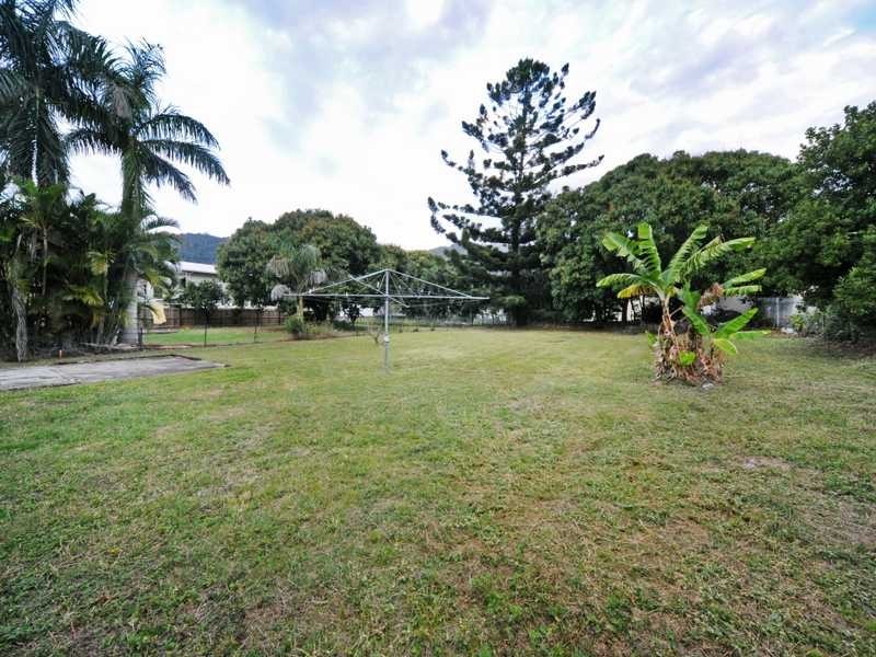 12 Schnapper Street, Cannonvale QLD 4802