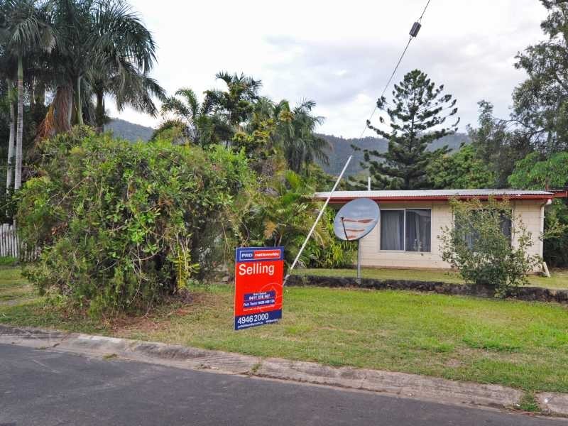 12 Schnapper Street, Cannonvale QLD 4802