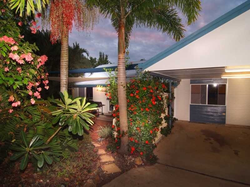20 Country Road, Cannonvale QLD 4802