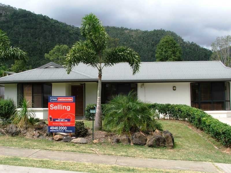 9 Links Drive, Cannonvale QLD 4802