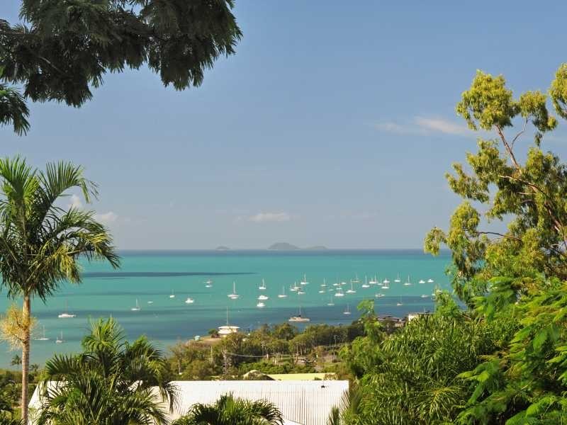 14 Woodwark Crescent, Cannonvale QLD 4802