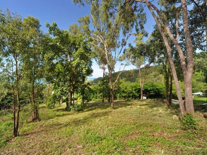14 Woodwark Crescent, Cannonvale QLD 4802