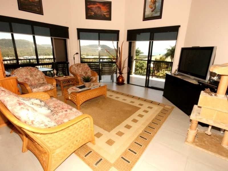 5 Whitehaven Crescent, Cannonvale QLD 4802