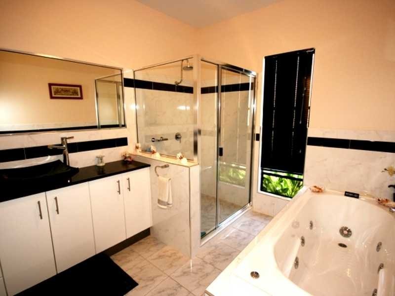 5 Whitehaven Crescent, Cannonvale QLD 4802