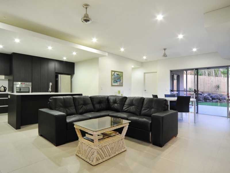 Unit 2/6 Raddle Court, Cannonvale QLD 4802