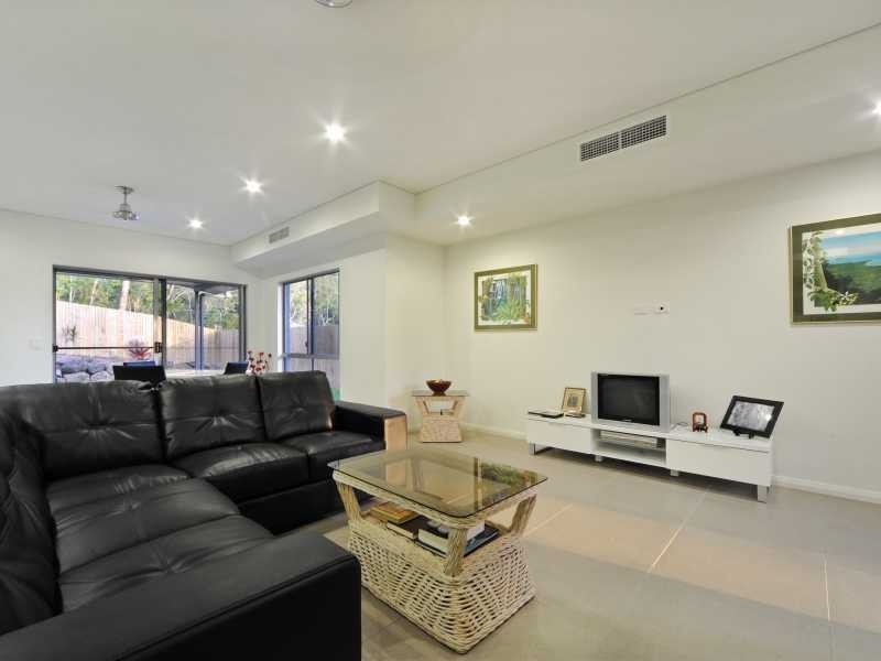 Unit 2/6 Raddle Court, Cannonvale QLD 4802