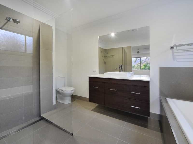 Unit 2/6 Raddle Court, Cannonvale QLD 4802