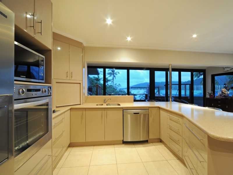 12 Ocean View Avenue, Airlie Beach QLD 4802