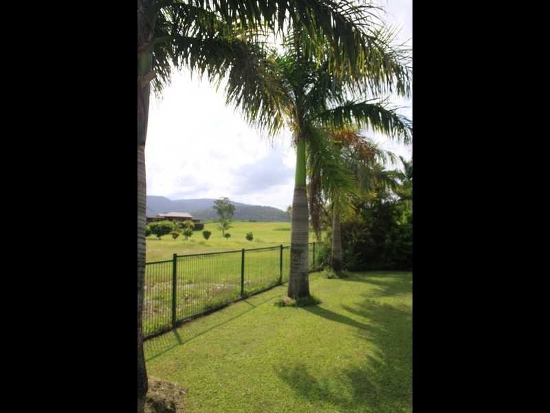 16 Valley Drive, Cannonvale QLD 4802
