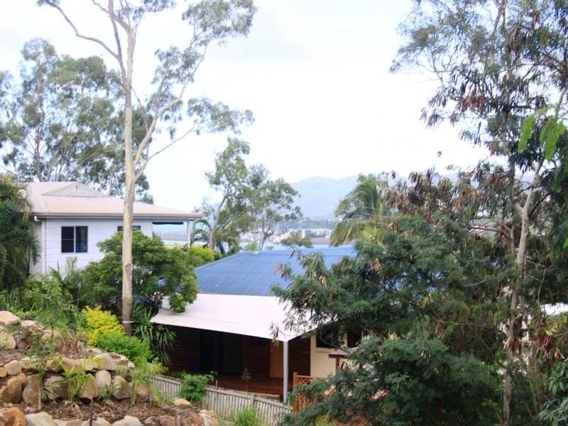 8 Beth Court, Cannonvale QLD 4802