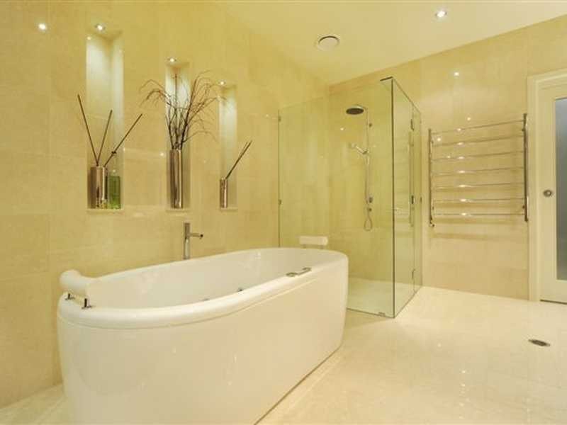 18 Broadwater Avenue, Airlie Beach QLD 4802