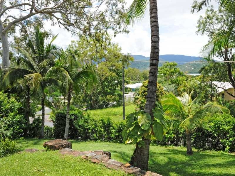 5 Adina Street, Cannonvale QLD 4802