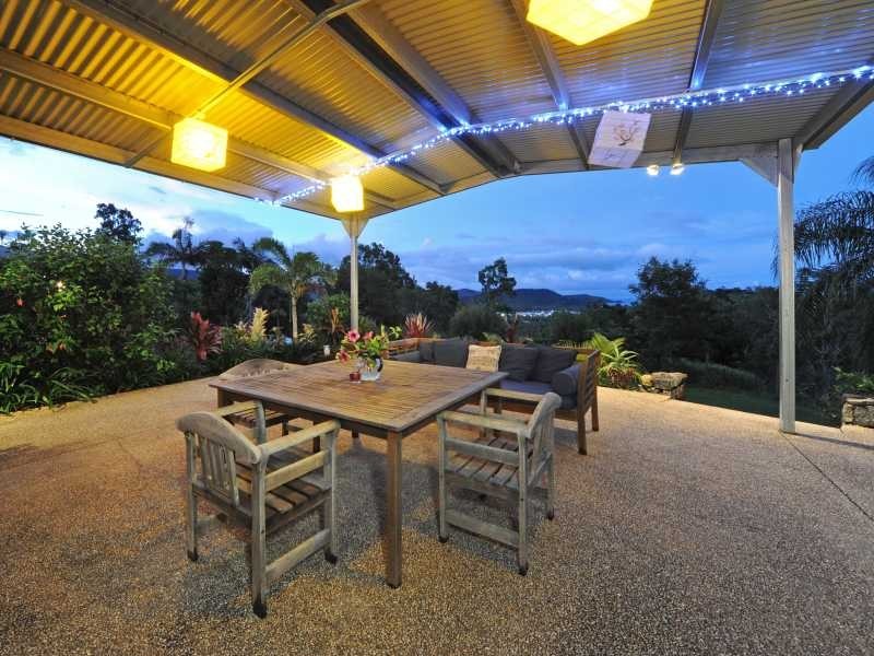 71 Hibiscus Road, Cannonvale QLD 4802