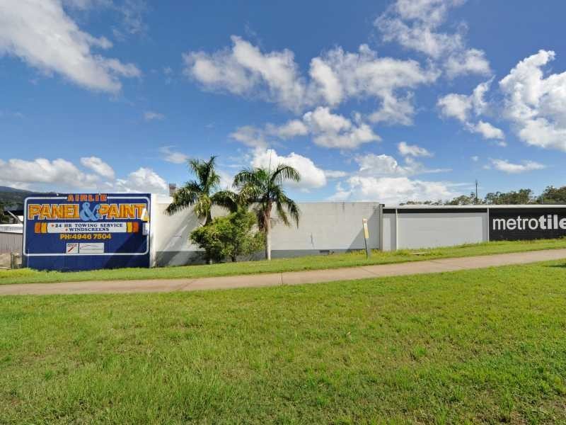 10 Mcintosh Drive, Cannonvale QLD 4802