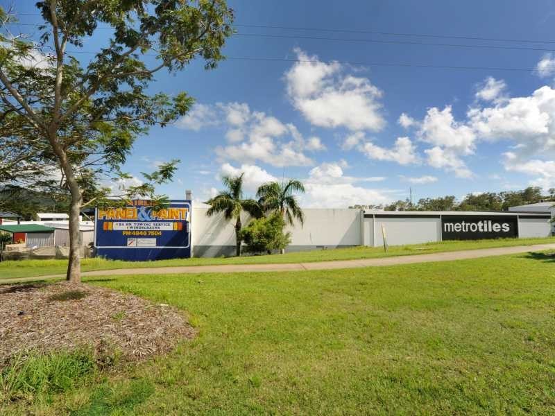 10 Mcintosh Drive, Cannonvale QLD 4802