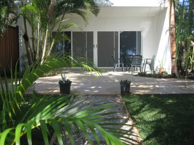 Unit 2/42 Coral Esplanade, Cannonvale QLD 4802