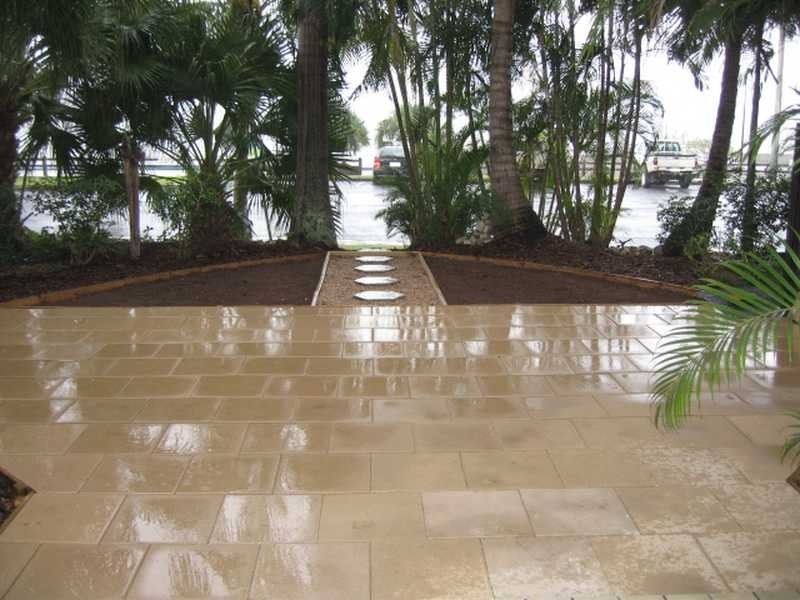 Unit 2/42 Coral Esplanade, Cannonvale QLD 4802