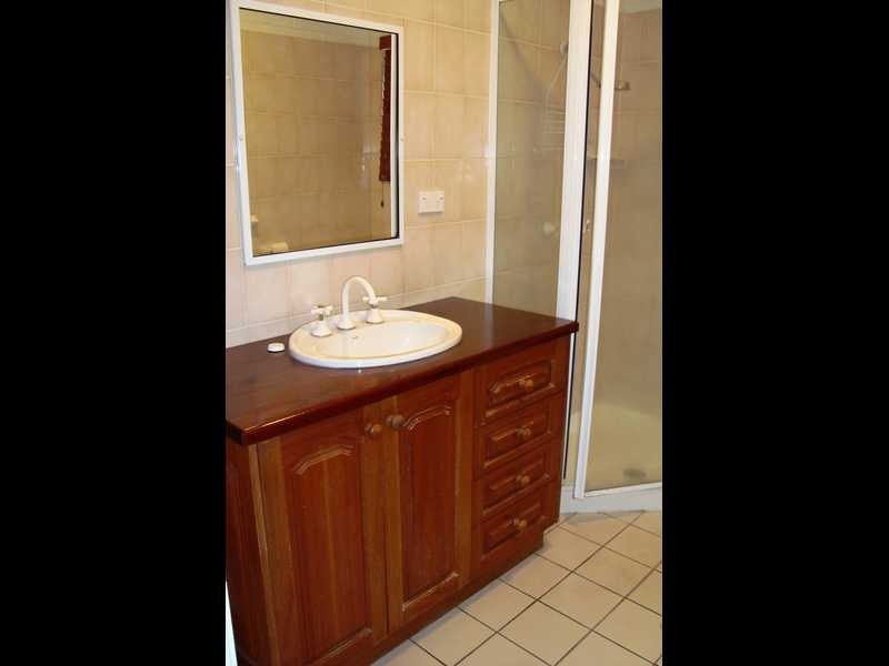 Unit 2/42 Coral Esplanade, Cannonvale QLD 4802