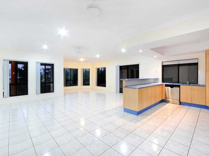 52 Valley Drive, Cannonvale QLD 4802