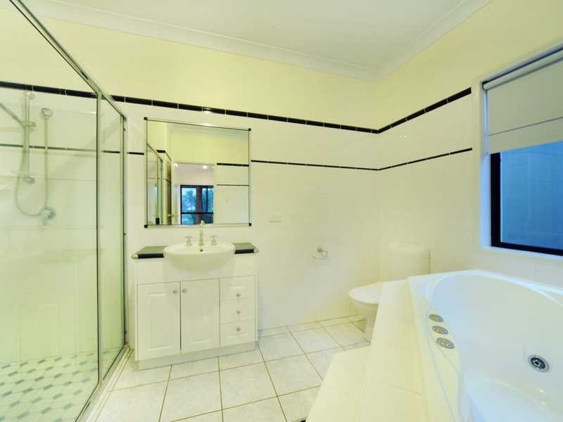 52 Valley Drive, Cannonvale QLD 4802