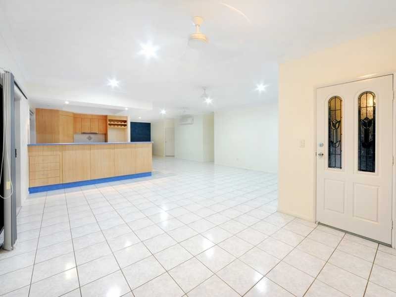 52 Valley Drive, Cannonvale QLD 4802