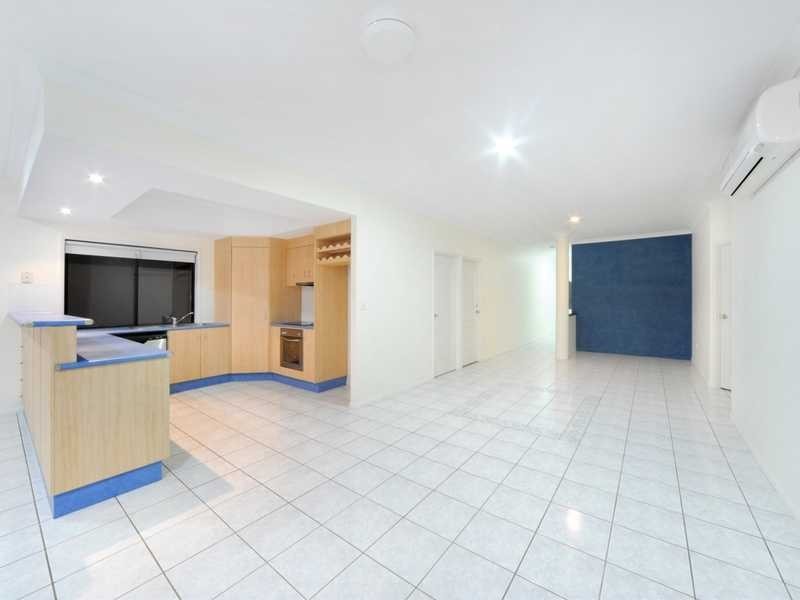 52 Valley Drive, Cannonvale QLD 4802
