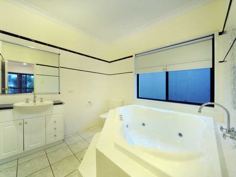 52 Valley Drive, Cannonvale QLD 4802