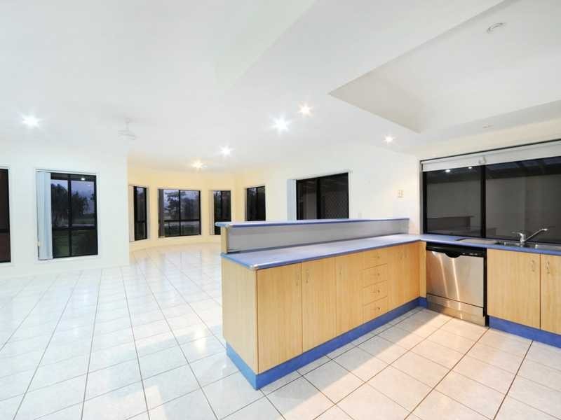 52 Valley Drive, Cannonvale QLD 4802