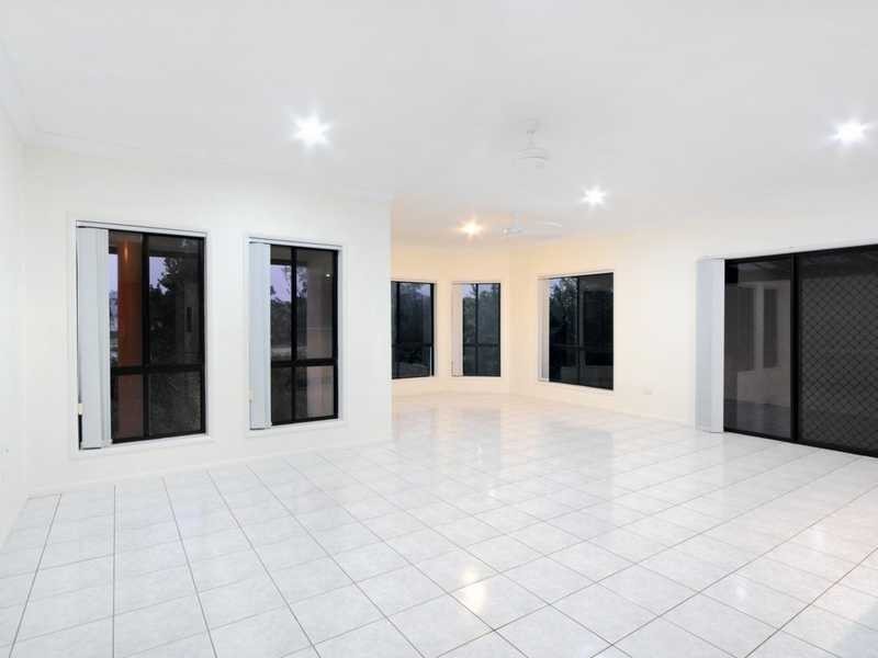 52 Valley Drive, Cannonvale QLD 4802