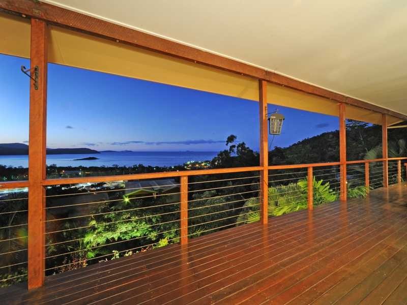 10 Woodwark Crescent, Cannonvale QLD 4802