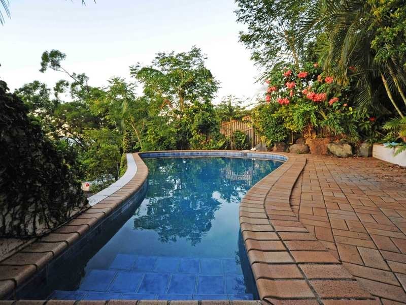 10 Woodwark Crescent, Cannonvale QLD 4802