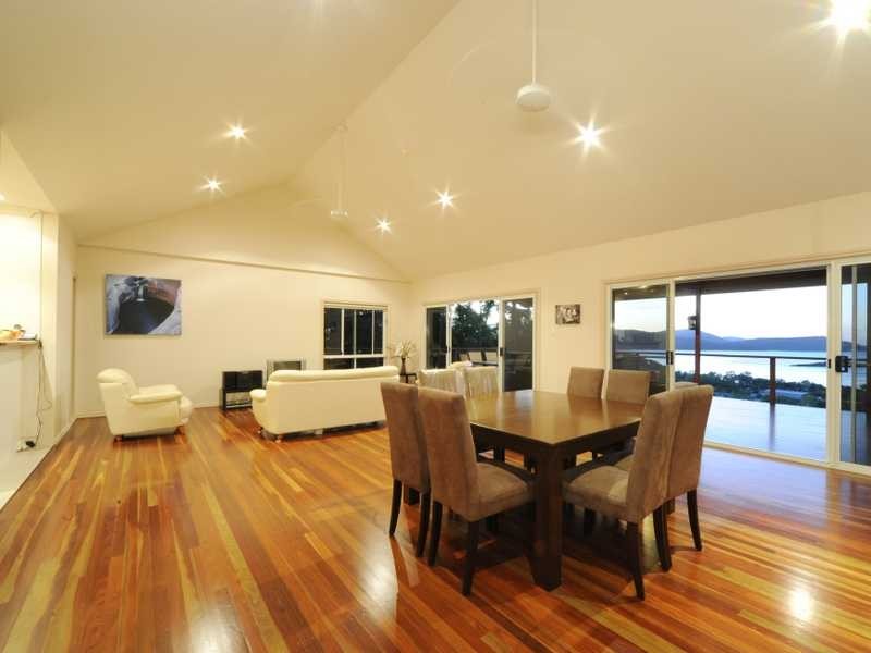 10 Woodwark Crescent, Cannonvale QLD 4802