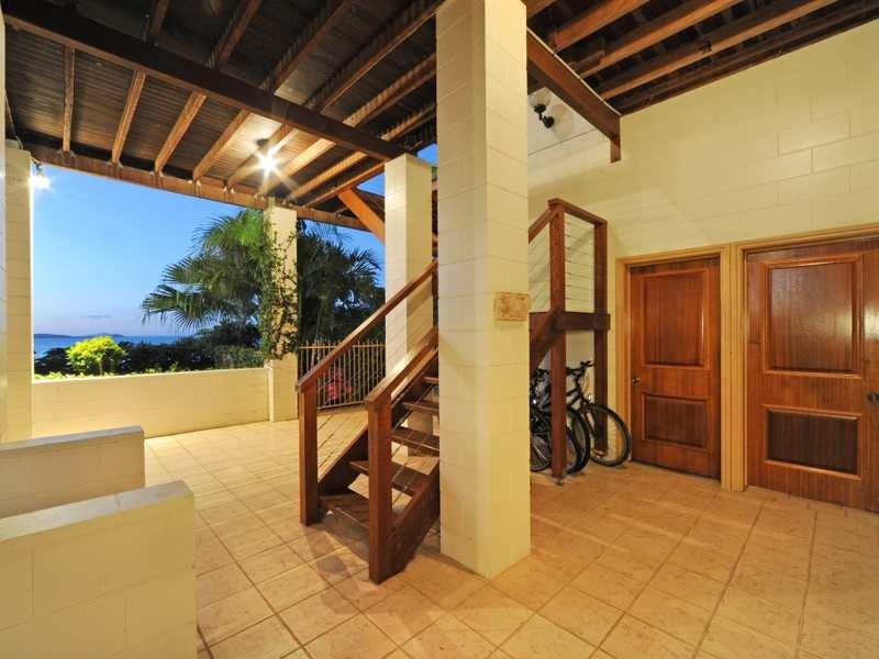 10 Woodwark Crescent, Cannonvale QLD 4802