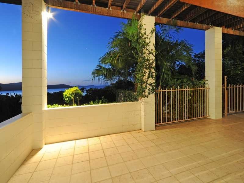 10 Woodwark Crescent, Cannonvale QLD 4802
