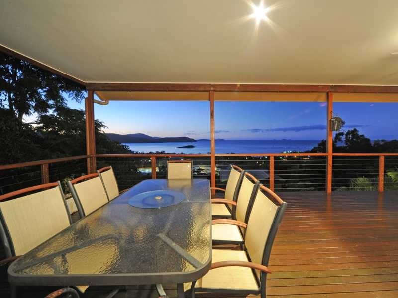 10 Woodwark Crescent, Cannonvale QLD 4802