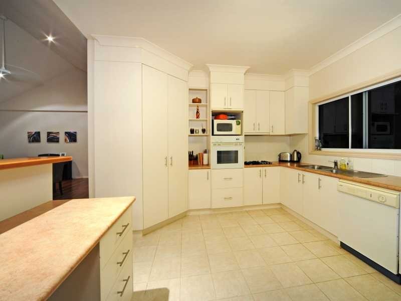 10 Woodwark Crescent, Cannonvale QLD 4802