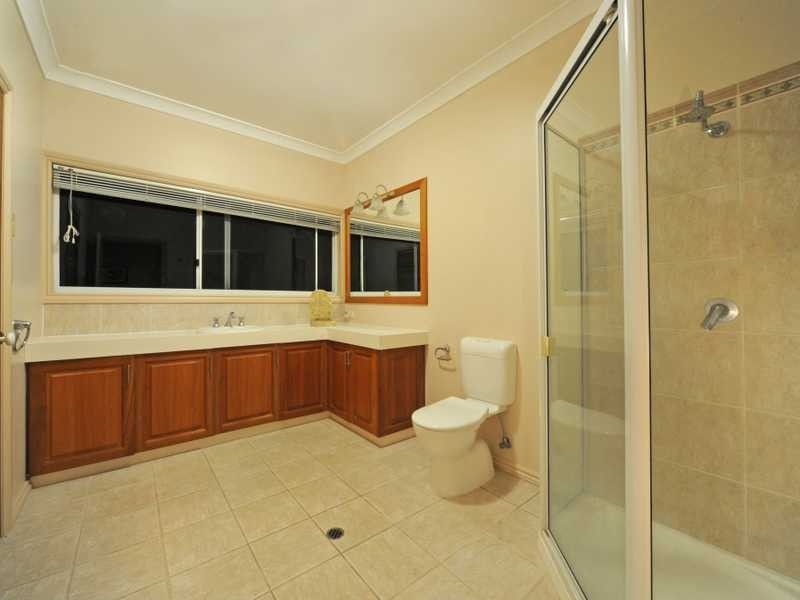 10 Woodwark Crescent, Cannonvale QLD 4802