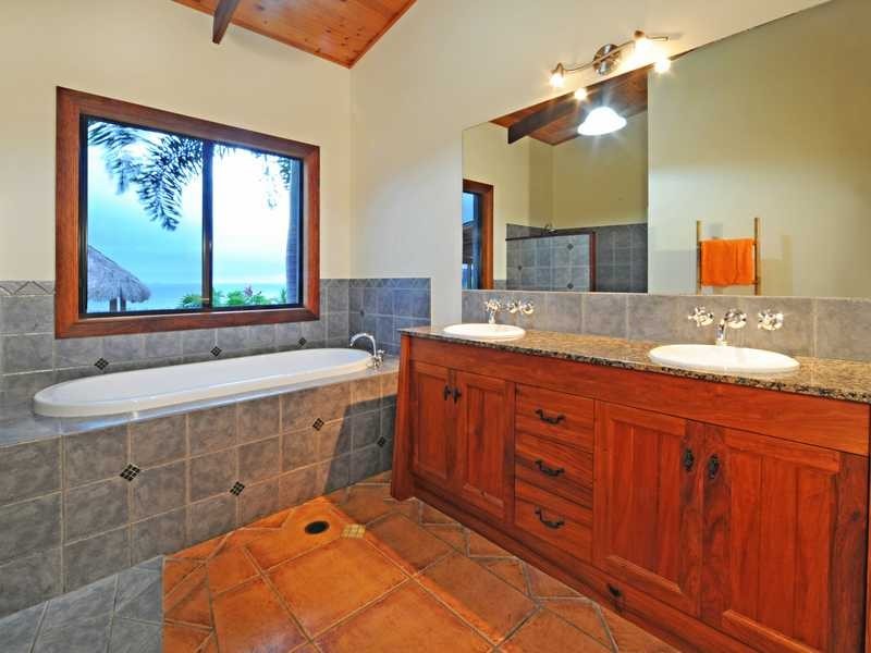 9 Wallaby Way, Cannonvale QLD 4802