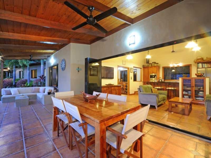 9 Wallaby Way, Cannonvale QLD 4802