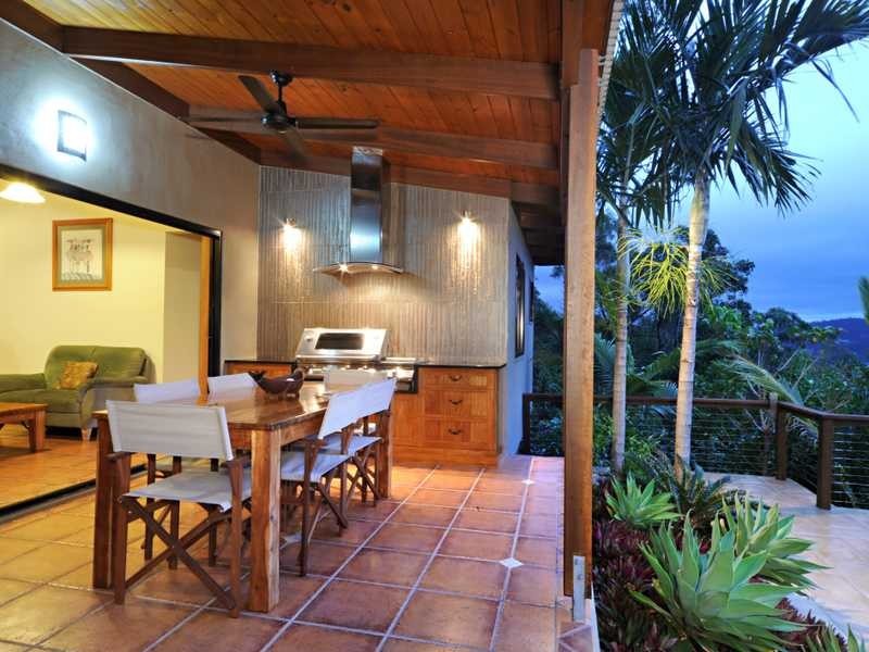 9 Wallaby Way, Cannonvale QLD 4802