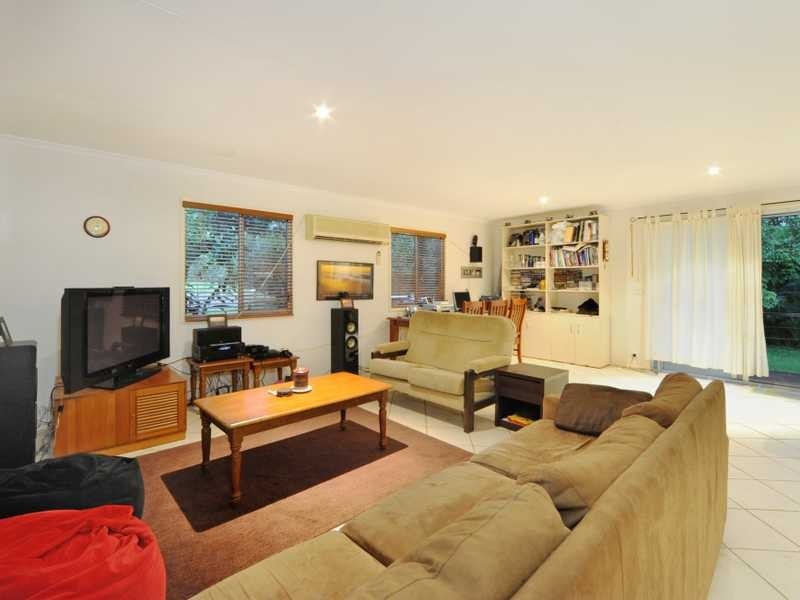 2 Picaninni Close, Cannonvale QLD 4802