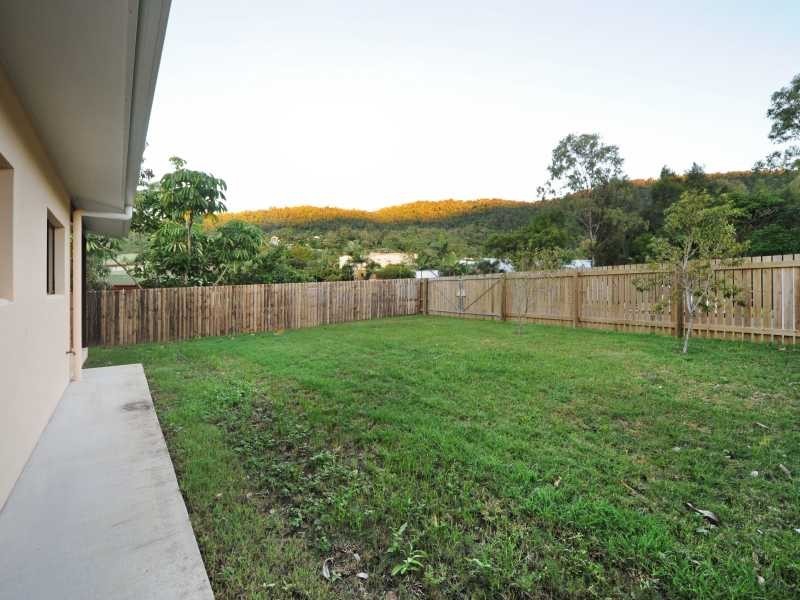 4 Hazelwood Crescent, Cannonvale QLD 4802