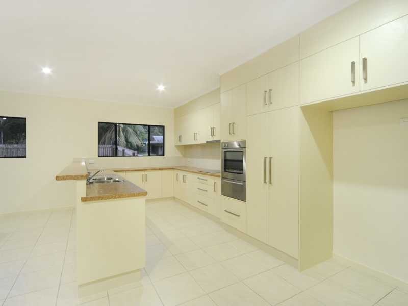 4 Hazelwood Crescent, Cannonvale QLD 4802