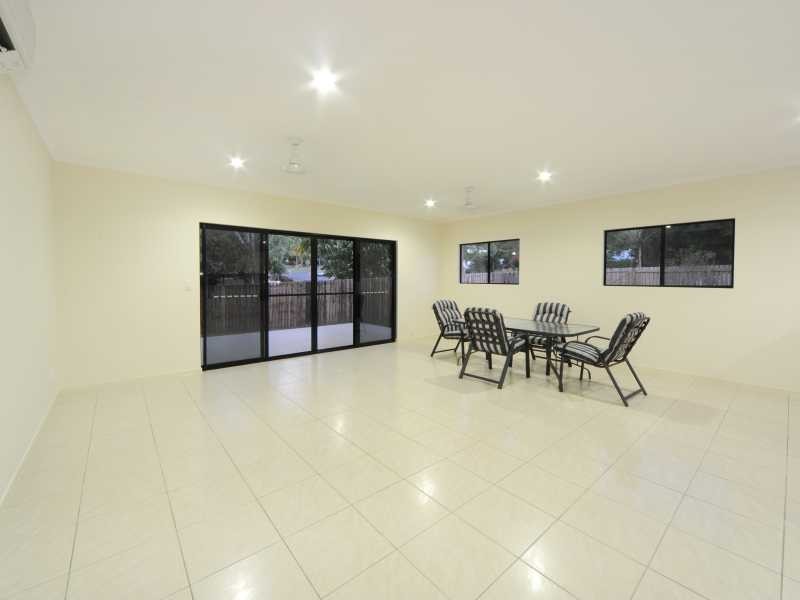 4 Hazelwood Crescent, Cannonvale QLD 4802