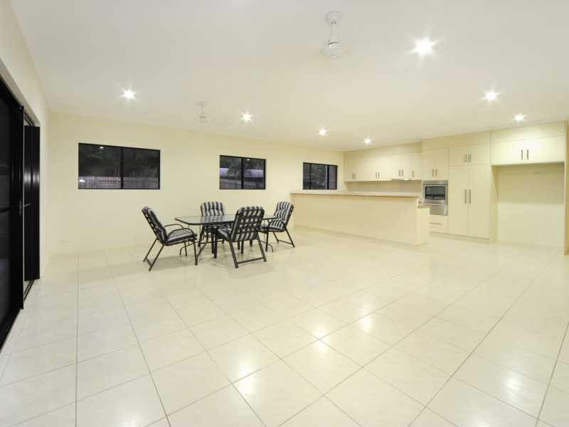 4 Hazelwood Crescent, Cannonvale QLD 4802