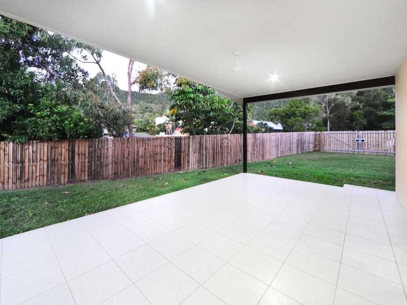 4 Hazelwood Crescent, Cannonvale QLD 4802