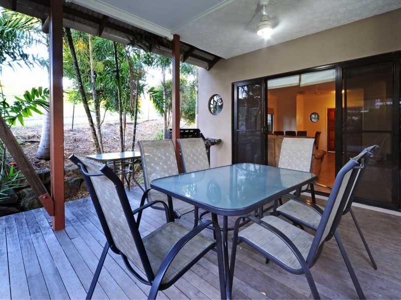 Unit 9/14 Altman Avenue, Cannonvale QLD 4802