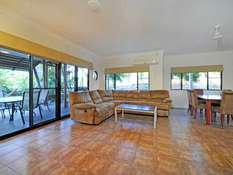 Unit 9/14 Altman Avenue, Cannonvale QLD 4802